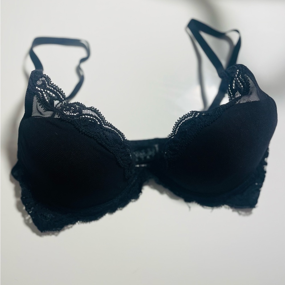 Natori Feathers Contour Plunge 32C in good condition.